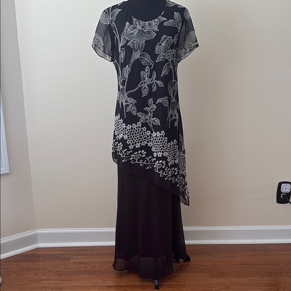 Eva Blue Dresses & Skirts - Beaded Black Floral Dress